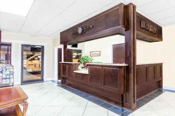 Travelodge by Wyndham Shreveport LA image 2
